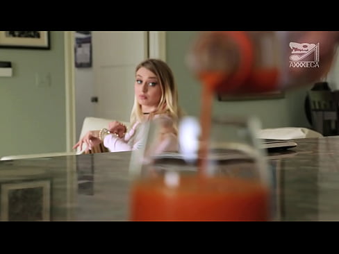 ❤️ ګرمه نجلۍ د لویو ټوټو او سخت بلی سره له لاسه ورکوونکي څخه چرګ ترلاسه کوي، مګر ډیر سخت ️❌  په فحش ps.porn33.top